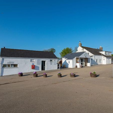 Beautiful Willow Lodge 67-4-6 Persons-Private Hot Tub-Pet Friendly-Tranquil Holiday Away From It All Yet Not Far To St Austell-The Holiday Home Has Two Bedrooms, Living & Dining Area, Equipped Kitchen -Decking-Al Fresco Dining-Fishing Lakes-Pet Frien Grampound Luaran gambar